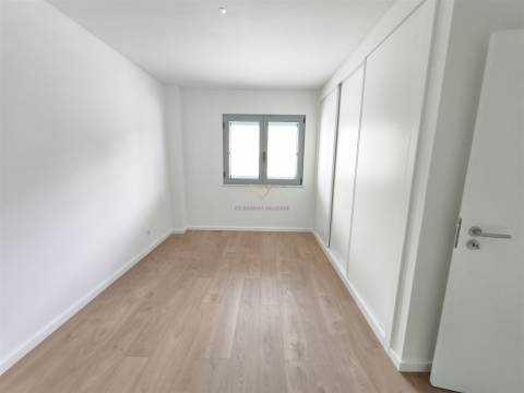 Apartamento T2 com Arrecadação, Conforto, Luz e Tranquilidade