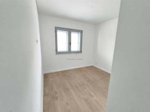 Apartamento T2 com Arrecadação, Conforto, Luz e Tranquilidade