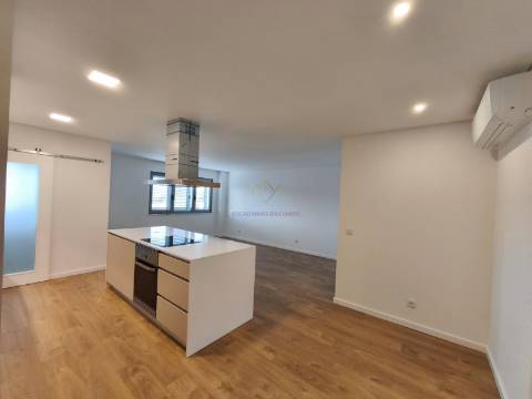 Apartamento T2 com Arrecadação, Conforto, Luz e Tranquilidade