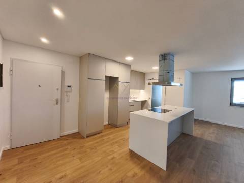 Apartamento T2 com Arrecadação, Conforto, Luz e Tranquilidade