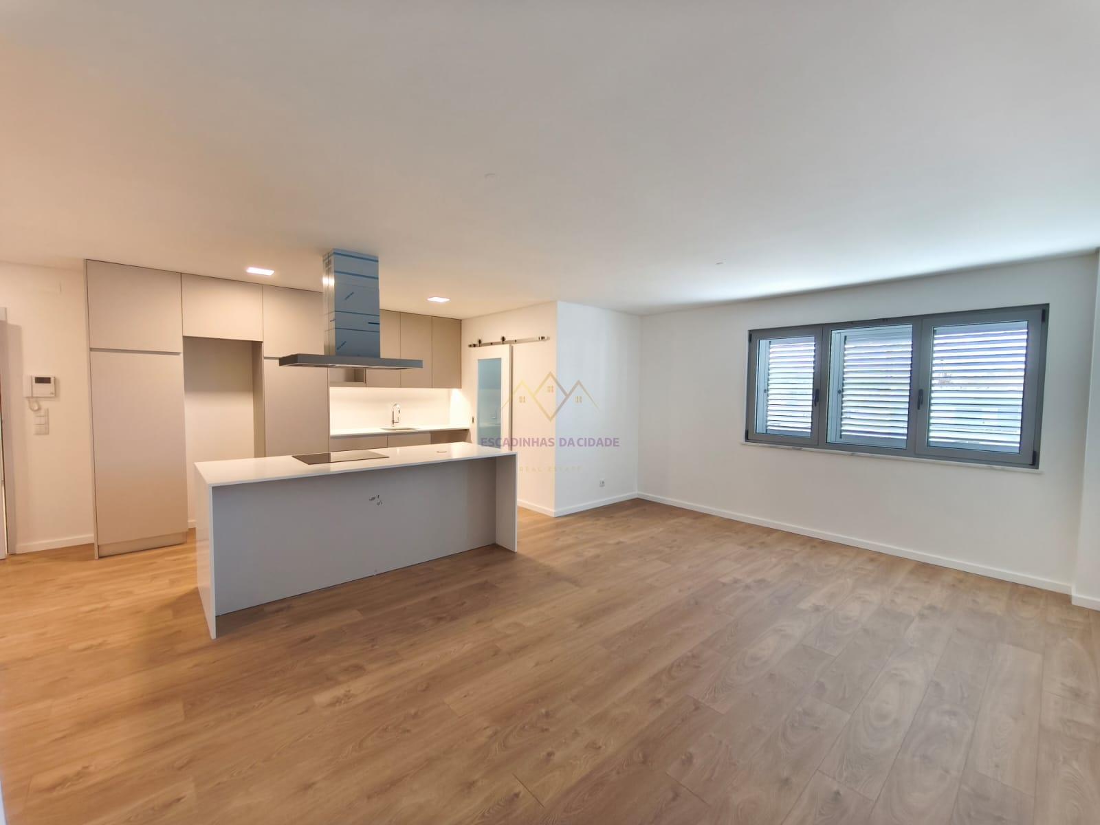 Apartamento T2 com Arrecadação, Conforto, Luz e Tranquilidade