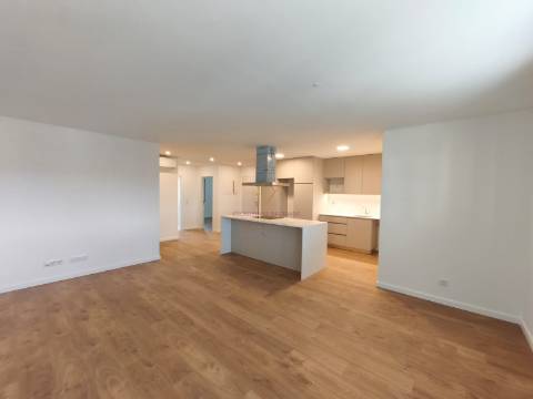 Apartamento T2 com Arrecadação, Conforto, Luz e Tranquilidade