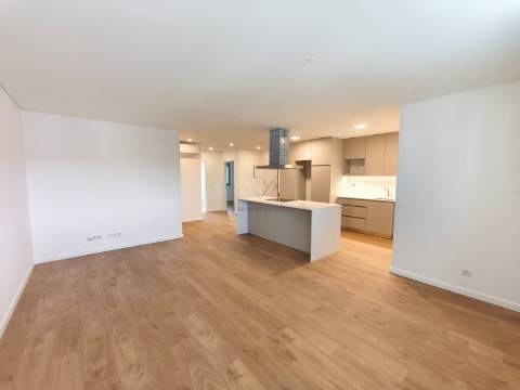 Apartamento T2 com Arrecadação, Conforto, Luz e Tranquilidade