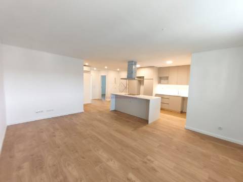 Apartamento T2 com Arrecadação, Conforto, Luz e Tranquilidade