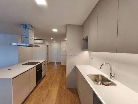 Apartamento T2 com Arrecadação, Conforto, Luz e Tranquilidade