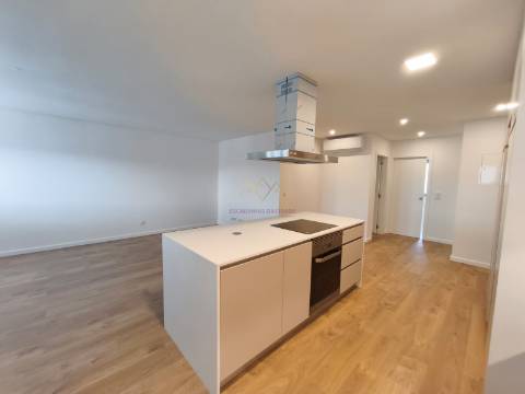 Apartamento T2 com Arrecadação, Conforto, Luz e Tranquilidade