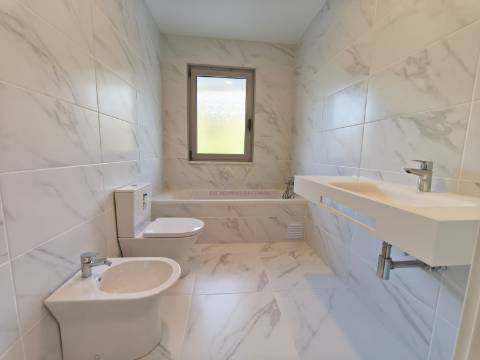 Apartamento T2 com Arrecadação, Conforto, Luz e Tranquilidade