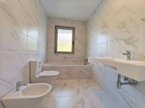 Apartamento T2 com Arrecadação, Conforto, Luz e Tranquilidade