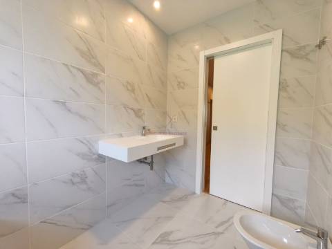 Apartamento T2 com Arrecadação, Conforto, Luz e Tranquilidade