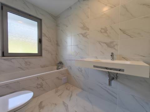 Apartamento T2 com Arrecadação, Conforto, Luz e Tranquilidade