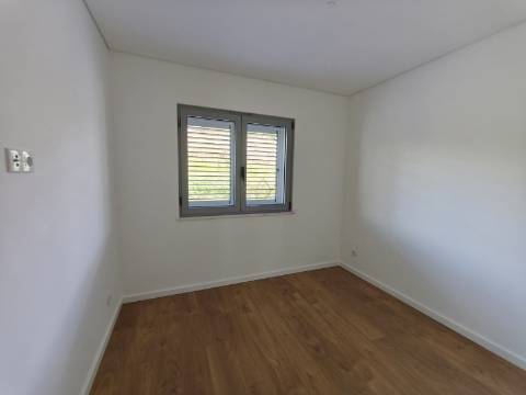 Apartamento T2 com Arrecadação, Conforto, Luz e Tranquilidade