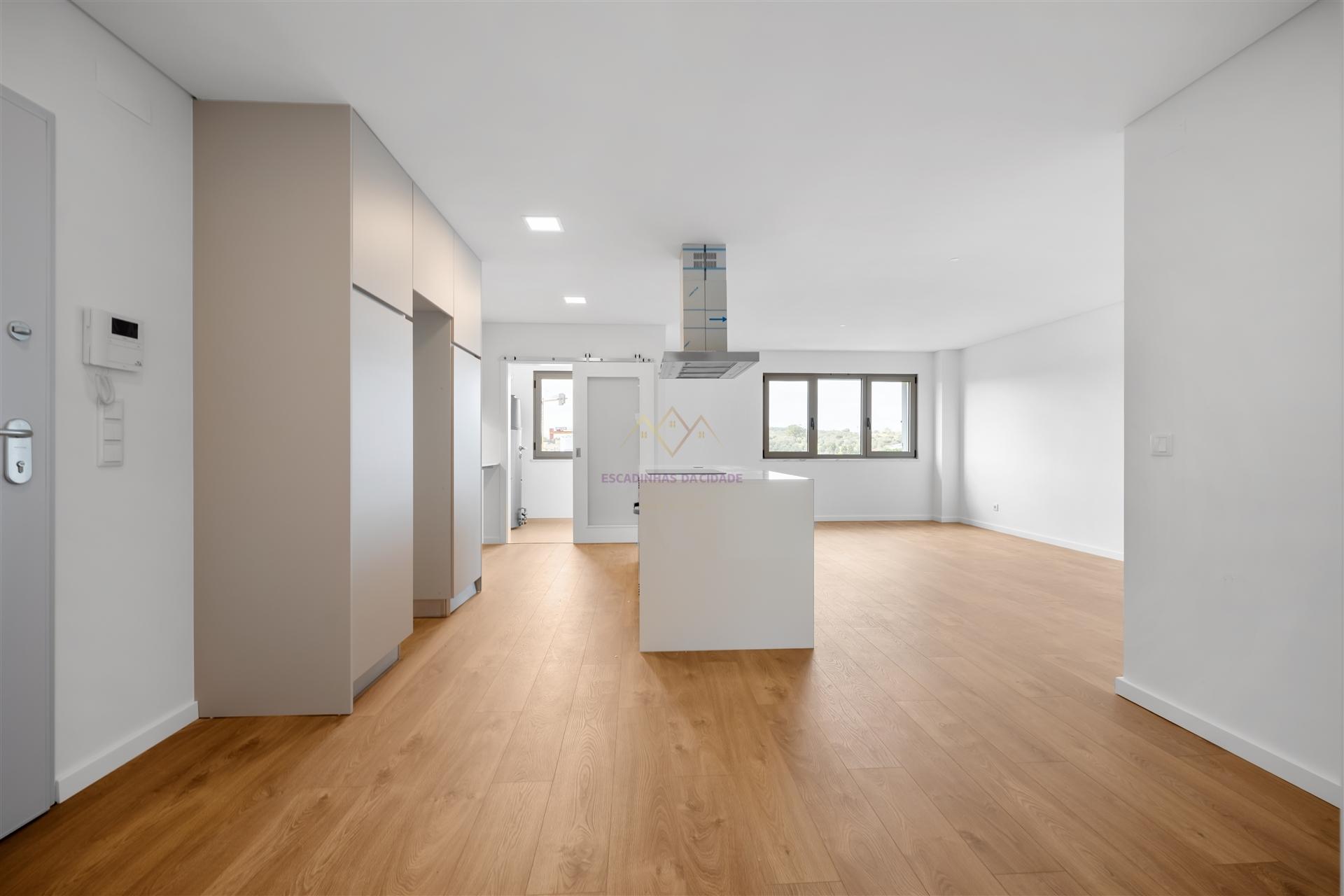 Apartamento T2 com Arrecadação, Conforto, Luz e Tranquilidade