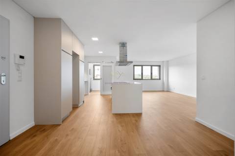 Apartamento T2 com Arrecadação, Conforto, Luz e Tranquilidade