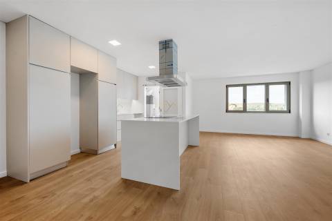 Apartamento T2 com Arrecadação, Conforto, Luz e Tranquilidade