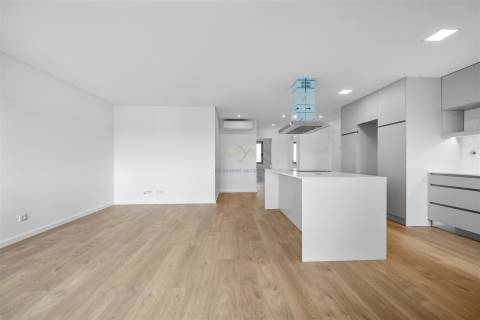 Apartamento T2 com Arrecadação, Conforto, Luz e Tranquilidade