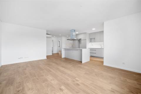 Apartamento T2 com Arrecadação, Conforto, Luz e Tranquilidade