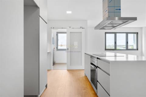 Apartamento T2 com Arrecadação, Conforto, Luz e Tranquilidade