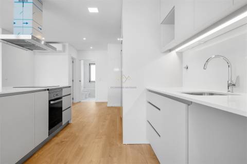 Apartamento T2 com Arrecadação, Conforto, Luz e Tranquilidade