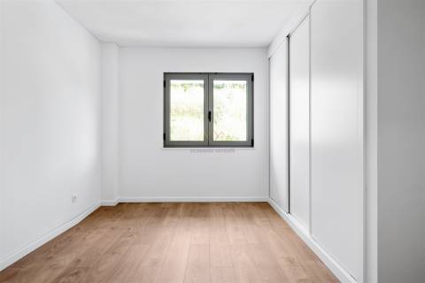 Apartamento T2 com Arrecadação, Conforto, Luz e Tranquilidade