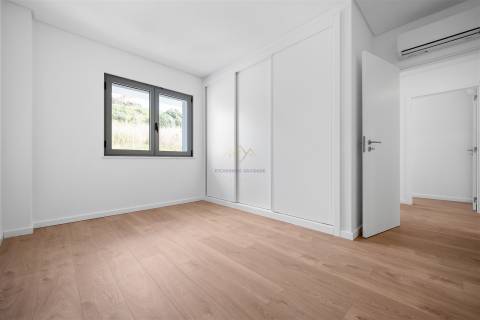 Apartamento T2 com Arrecadação, Conforto, Luz e Tranquilidade