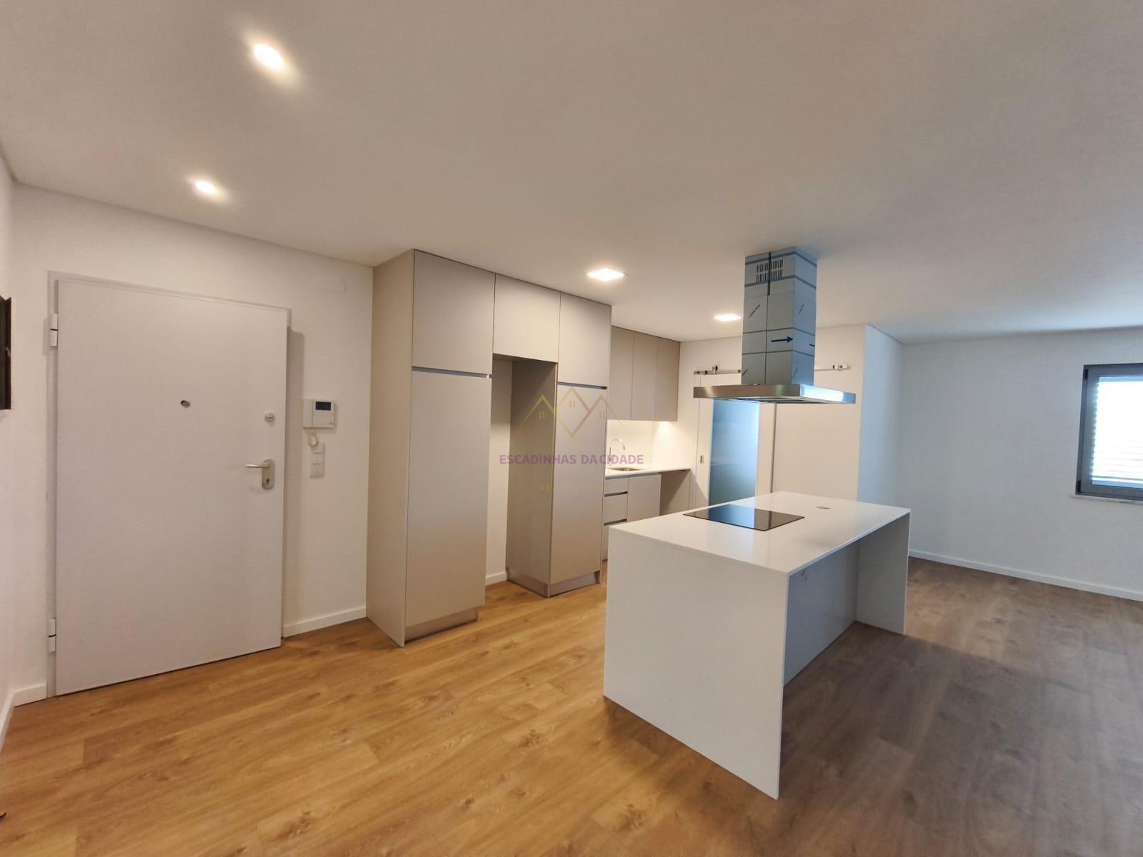 Onde o Conforto Encontra a Qualidade de Vida – T2 com Parqueamento, Apelação, Loures