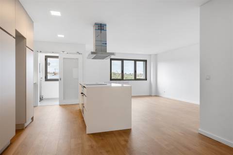 Onde o Conforto Encontra a Qualidade de Vida – T2 com Parqueamento, Apelação, Loures