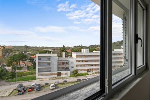 Onde o Conforto Encontra a Qualidade de Vida – T2 com Parqueamento, Apelação, Loures