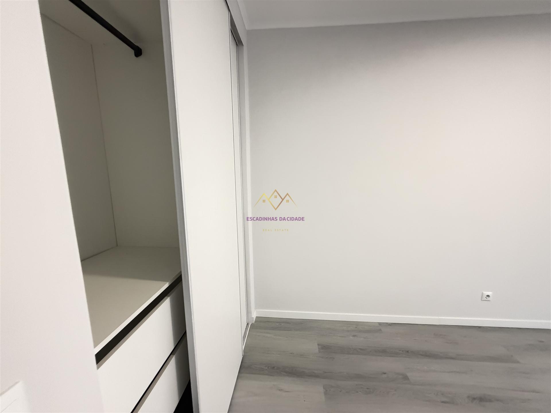 T2 moderno, luminoso e funcional em Oeiras