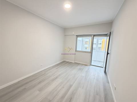 T2 moderno, luminoso e funcional em Oeiras