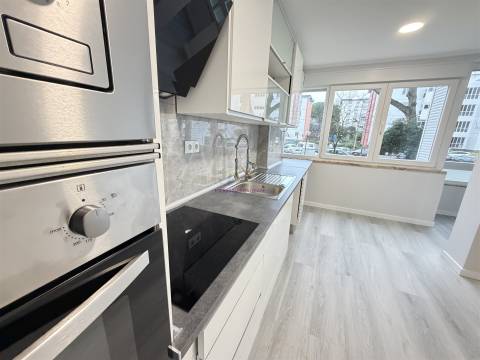 T2 moderno, luminoso e funcional em Oeiras