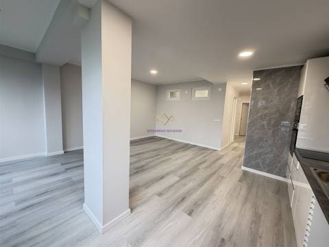 T2 moderno, luminoso e funcional em Oeiras