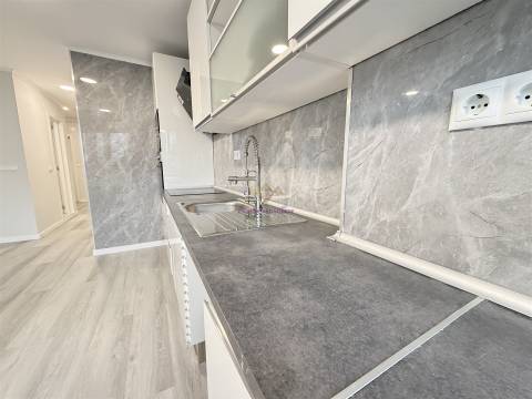 T2 moderno, luminoso e funcional em Oeiras