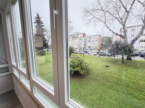 T2 moderno, luminoso e funcional em Oeiras