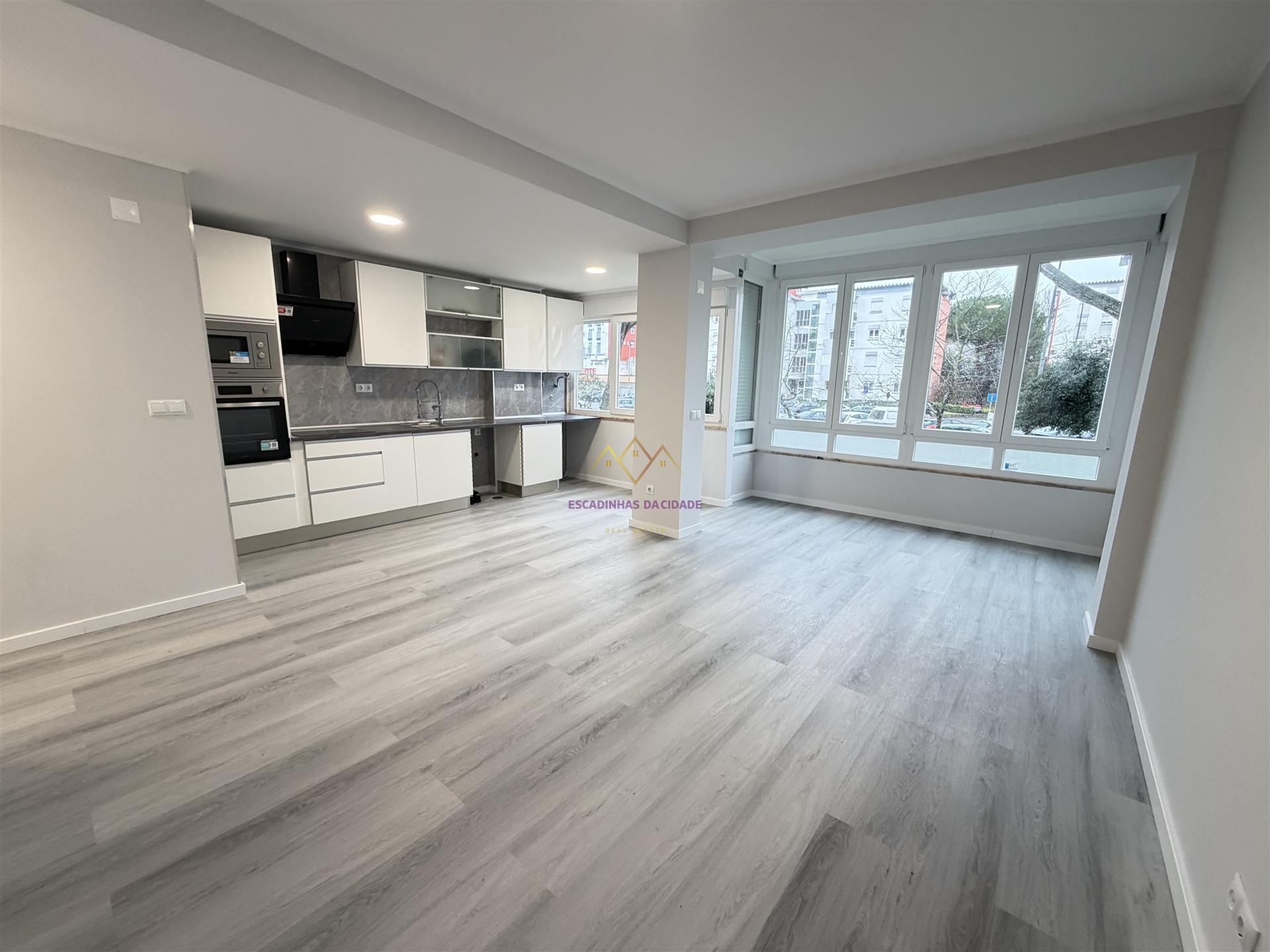 T2 moderno, luminoso e funcional em Oeiras