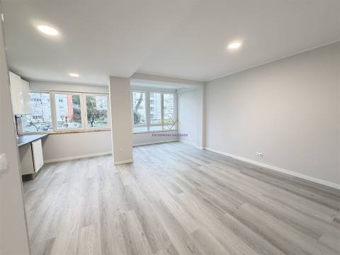 T2 moderno, luminoso e funcional em Oeiras