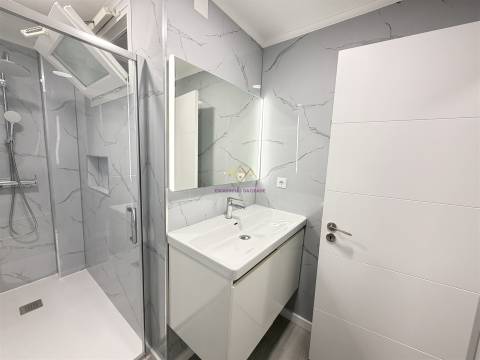 T2 moderno, luminoso e funcional em Oeiras