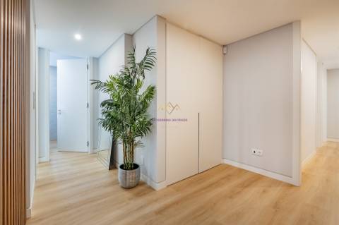 T3+1 Novo a estrear em Empreendimento de Luxo, Carcavelos