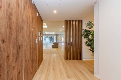 T3+1 Novo a estrear em Empreendimento de Luxo, Carcavelos