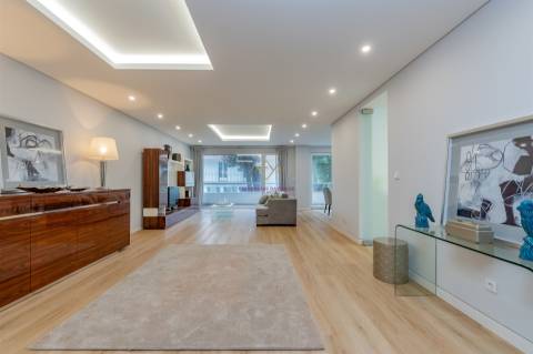 T3+1 Novo a estrear em Empreendimento de Luxo, Carcavelos