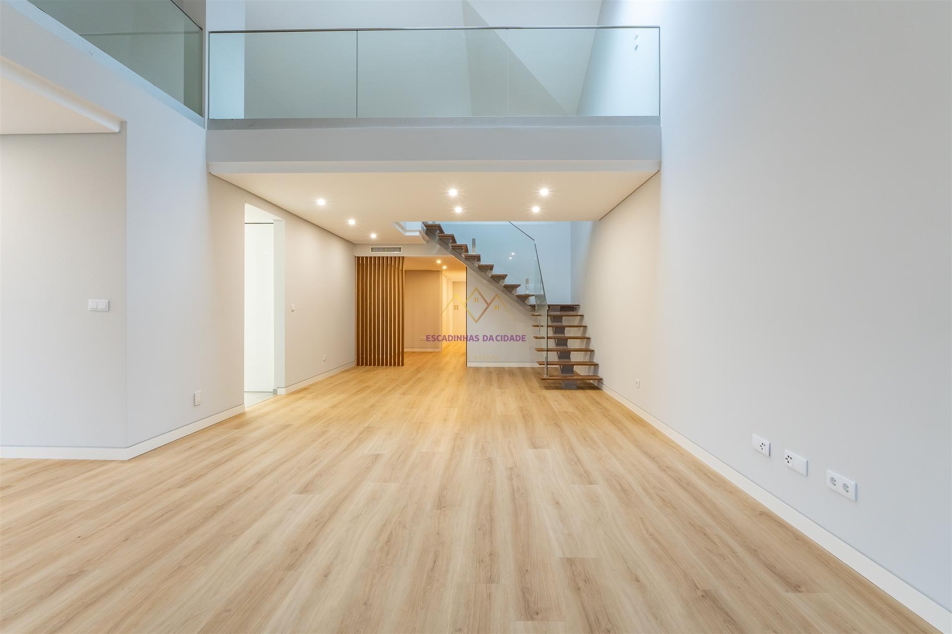 T3+1 Novo a estrear em Empreendimento de Luxo, Carcavelos