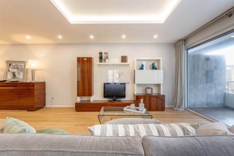 T3+1 Novo a estrear em Empreendimento de Luxo, Carcavelos