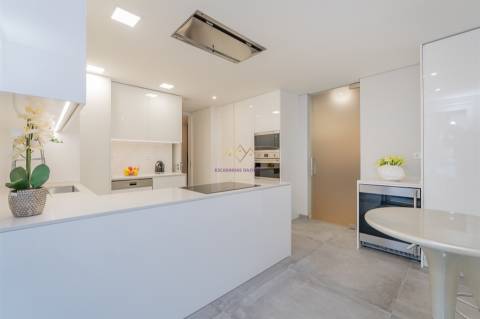 T3+1 Novo a estrear em Empreendimento de Luxo, Carcavelos