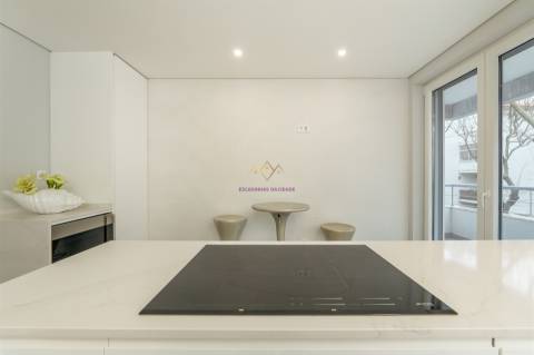 T3+1 Novo a estrear em Empreendimento de Luxo, Carcavelos