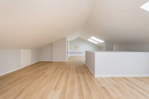 T3+1 Novo a estrear em Empreendimento de Luxo, Carcavelos