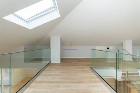 T3+1 Novo a estrear em Empreendimento de Luxo, Carcavelos