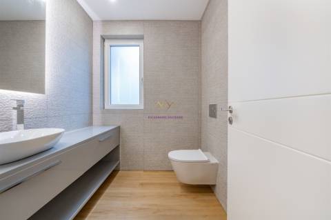 T3+1 duplex com mezaninne, em Empreendimento de Luxo, Carcavelos