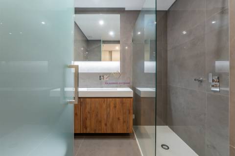 T3+1 duplex com mezaninne, em Empreendimento de Luxo, Carcavelos