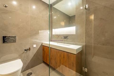 T3+1 duplex com mezaninne, em Empreendimento de Luxo, Carcavelos