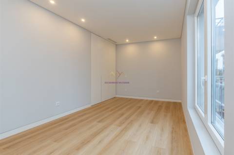 T3+1 duplex com mezaninne, em Empreendimento de Luxo, Carcavelos