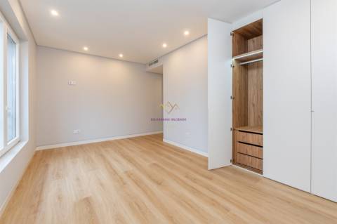 T3+1 duplex com mezaninne, em Empreendimento de Luxo, Carcavelos